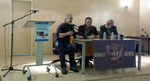 la mesa del acto con Ángel Villa, Juanjo y Miguel Ángel de Blas